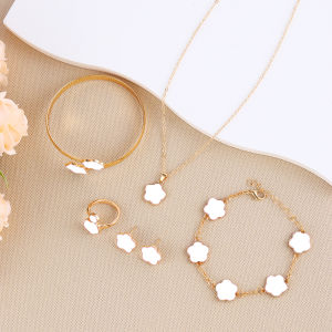 Earrings Focus Bracelet Atmosphere Five-leaf Flower Sophistication Pursuing High Style Charming