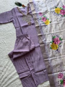[PRE ORDER - 10 DAYS] Premium Lavender Mul Chanderi Kurti Pant Dupatta Set with Heavy Jacquard Dupatta -410