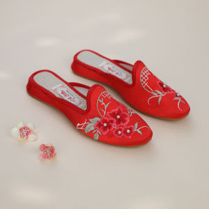 [Free Shipping] New Spring And Summer Collection Of WomenS Shoes: High-End Embroidered Slippers Featuring Ethnic And Retro Designs Comfortable For Home Wear Breathable And With Soft Soles – Perfect For Mothers
