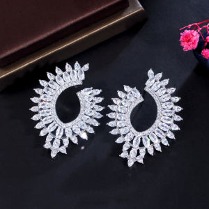 SEQUITO High Quality Banquet Jewelry Hand Inlaid Multi Cut AAAAA Cubic Zircon Stone White Gold Plated Statement Geometric Party Stud Earrings for Women SE625