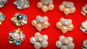 Kerongsang Dagu mix 50pcs dengan kotak