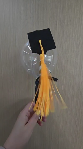 หมวกปริญญาเอกกล่องกระดาษใส่ของขวัญภาชนะอะคริลิคโปร่งใสพร้อมพู่สำหรับการสำเร็จการศึกษาการเฉลิมฉลองในโรงเรียน