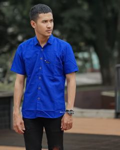 Baju Kemeja lengan pendek pria kekinian warna biru bahan katun distro tidak luntur