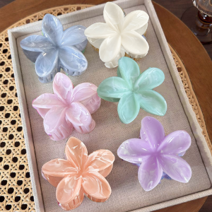 [ชุด 6 ชิ้น] ผู้หญิง 8 ซม. กิ๊บผมไข่ดอกไม้รูปร่างเล็กสดชื่นสไตล์วันหยุดมี 6 สีให้เลือก