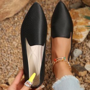Plus Size Pointed Toe Slip-On Loafers For Women 2025 Spring And Autumn New Style Shallow Simple Snake Pattern Flat Shoes