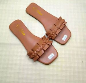 Sandal Wanita Slip-On Model Simpel Terbaru