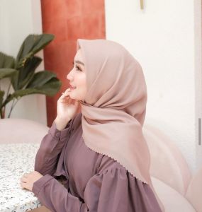 BELLA SQUARE LASER CUTING / BELLA SQUARE LASERCUT/ POTTON LASER CUTING / KERUDUNG BELLA SQUARE LASERCUT / HIJAB LASERCUT / HIJAB SIMPLE / KERUDUNG / JILBAB / SEGIEMPAT SIMPLE / BELLA SQUARE PREMIUM LASERCUT / LASER CUTTING SQUARE HIJAB