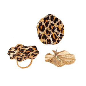 Retro Leopard Pattern Earrings and Rings Set Portable Accessory for Trendy Women Who Love Vintage Jewelry Pieces