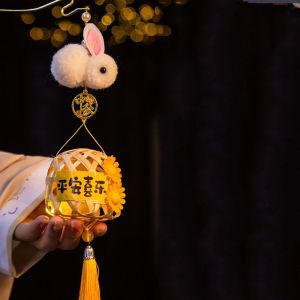 HUANG ทอผ้า โคมไฟกลางฤดูใบไม้ร่วง ไฟ LED คอกไม้ไผ่ทอ โคมไฟพกพาจากไม้ไผ่ ของตกแต่งฮั่นฟู แบบจีน โคมไฟเทศกาล สำหรับเด็ก