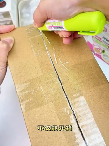 Two In One Thermal Paper Eraser Pen Parcel Label Information Remover Privacy Protection Package Opener Cutter Pen Pemadam Kertas Terma 2 Dalam 1 Pemadam Maklumat Label Bungkusan Pelindung Privasi Pisau Pembuka Kotak 二合一热敏纸消除笔快递单信息涂码器 隐私保护笔一体式拆箱开箱刀 H177G