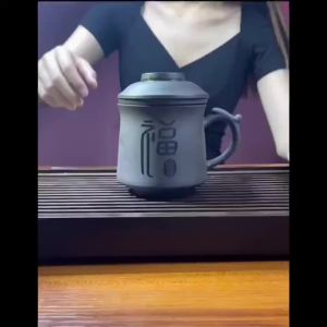 【现货】紫砂杯主人杯带盖带过滤家用办公室大容量茶水分离水杯功夫品茗杯Cawan tembikar batu ungu cawan tuan dengan tudung dengan penapis isi rumah pejabat kapasiti besar teh pemisahan gelas kung fu 茗 cawan