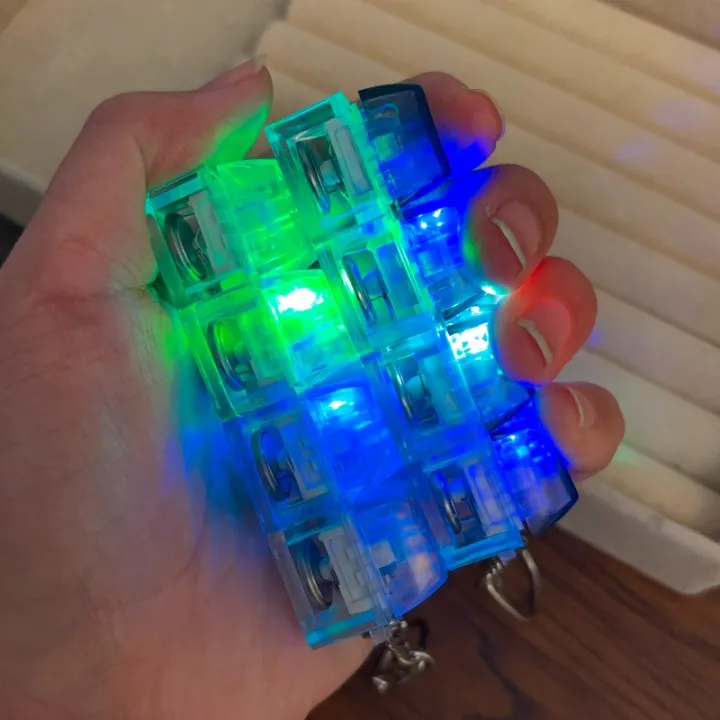 2Pcs%20Keyboard%20Fidget%20Keychain%20with%20Colorful%20LED%20Lights%204-in-1%20Stress%20Clicker%20Toy%20Keyboard%20Button%20for%20Anxiety%20Relief%20Decompression%20Toy%20-%20Image%208