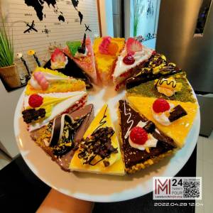 1 อัน สกูชี่ เค้กสามเหลี่ยม โมเดล ขนมเค้ก โมเดล ขนมปัง โมเดล อาหาร จิซว ปลอม อาหารจิซว ปลอม ของเล่น Squishy Model เค้กสาม เฟนเดอร์ M24