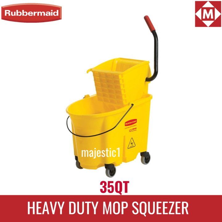 Mop deals with squeezer