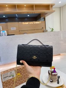 [With Box] 2024 New Womens Crossbody Bag Single Shoulder Bag Embossed Embossed Cowhide Chain Bag with Large Capacity Classic Versatility and Exquisite Craftsmanship to Meet the Aesthetic Taste of Fashionable Women Super Brand