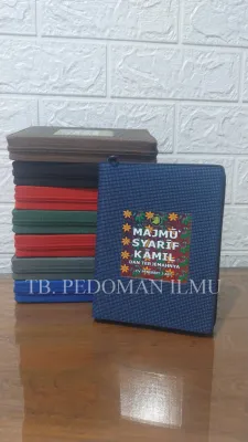 Majmu Syarif Kamil Dan Terjemahnya Penerbit J Art Kain + Resleting