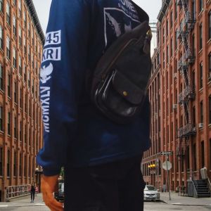 Tas Selempang Pria Kulit Asli: Desain Kasual Cocok untuk Kerja & Keseharian