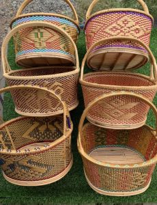 ตะกร้าหวายลายไทยตะกร้าลายล้านนาจักใส่ของไปวัด ขนาดใหญ่ (มีให้เลือกมากกว่า20 แบบ) ✅ทรงกลมเหลี่ยม (รบกวนทักแชทเพื่อเลือกลายค่ะ) ขนาด ก.13*ย.14*ส.15 นิ้ว แข็งแรงรับน้ำหนักของได้เยอะ