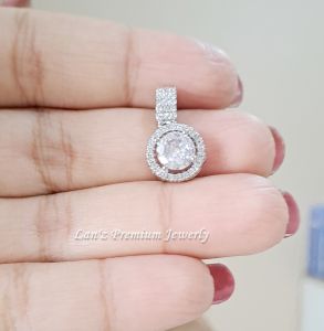 Liontin Perak Romansa Solitare Kristal Berlian Titanium 22K