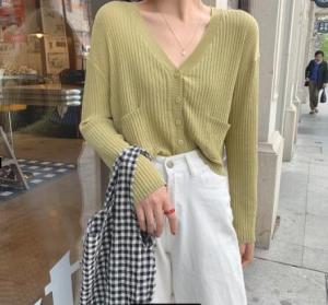 Chili_k❤️k❤️ 0368 เสื้อสเวตเตอร์ถัก เสื้อแขนยาว เสื้อคลุมไหมพรมผ้าบางแต่งกระเป๋าสองข้าง สไตล์เก่าหลี