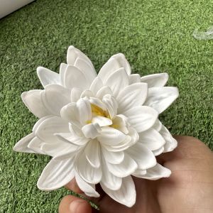 hoa sáp .hoa CÚC DALIA sáp .dùng bó cắm tặng bạn bè.