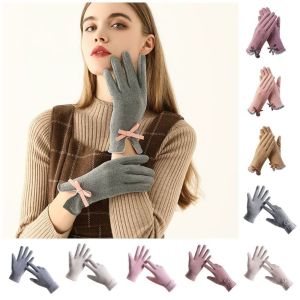 MYCOLOR ห้านิ้ว ถุงมือผู้หญิงฤดูหนาว โบว์น๊อต กันลื่น ถุงมือขี่กลางแจ้ง แฟชั่นสำหรับผู้หญิง หน้าจอสัมผัสหน้าจอ ถุงมือขับรถผ้าพลัฌ สำหรับผู้หญิง