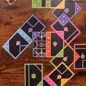 [COD] SweetBabiese เกมกระดาน tacta 1เซ็ตสำหรับผู้เล่น2-6คนเกมแบบเดินเร็วเกมกลยุทธ์ตลกจับคู่รูปร่างเกมปาร์ตี้ครอบครัวรวบรวมการ์ดสันทนาการ