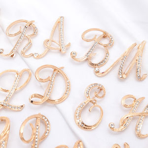 1PC Korea Fashion Vintage Rhinestones Letter Brooches Pins Metal Gold Color Women Sweater Suit Brooch Party Jewelry Accessories