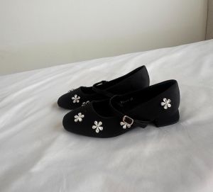 รองเท้าแมรี่เจนผู้หญิง Lulu ผ้าซาตินแต่งเพชรดอกไม้ หวานหรู ใส่สบาย ใส่เที่ยว/ใส่ออกงาน