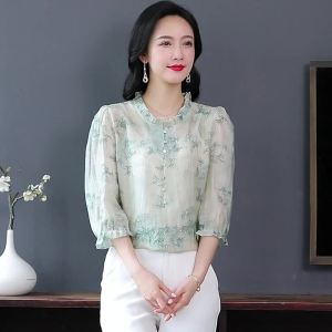 SNUG เสื้อแฟชั่นผญๆ บลูซแขนสามส่วนคอตั้งหรูหราสไตล์ผู้หญิง 2025 สไตล์ใหม่เบาสไตล์ชาติเฉพาะบลูซผู้หญิงสวยน้ำหนักเบาสไตล์ห่อหุ้มเรนุ่มสำหรับทำงาน เสื้อแขนยาวผญ