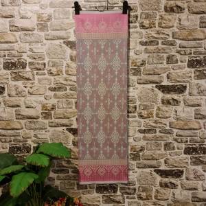 136.ผ้าฝ้าย ผ้าทอทั้งผืน ลายมัดหมี่สไลด์ สีชมพูเขียว