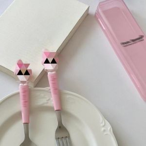 Bộ muỗng nĩa bằng thép không gỉ kiểu di động họa tiết Kuromi phù hợp làm quà cho bé gái gồm 2 món