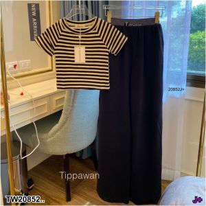 B20852 set 2 ชิ้น เสื้อครอปลายริ้ว + กางเกงคาโก้ Set of 2 pieces: striped crop top + cargo pants.