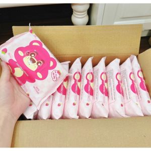 COMBO 10 GÓI KHĂN GIẤY ƯỚT TẶNG THÙNG ĐỰNG CÓ NẮP VÀ QUAI XÁCH KHĂN ƯỚT GẤU DÂU CÓ THÙNG KHĂN ƯỚT KÈM XÔ NHỰA