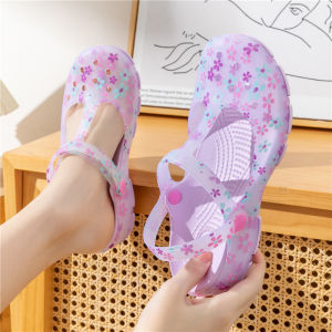 Free Shipping New Nurse-Style Clogs WomenS Summer Sandals New Printed Jelly Beach Sandals Non-Slip Thick-Soled And With A Closed-Toe Design