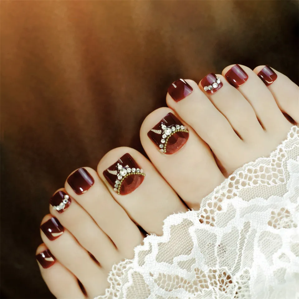 Top 35+ mẫu nail chân đính đá sang trọng đẹp ấn tượng