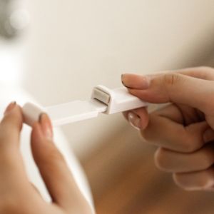 LITUILI Plastic Toilet Seat Lifters Retractable No-dirty Hand Toilet Ring Flip Lift WC Accessories White Closestool Seat Cover Handle Home Toilet