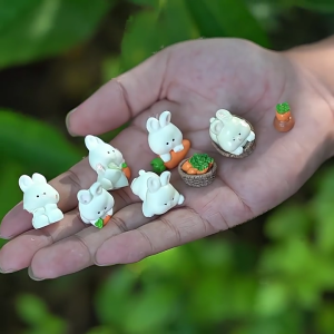 Decorss Safe Resin Vehicle Interior Accessory Not Slip Art Sculpture Multiple Styles For Customized Car Decors Solution