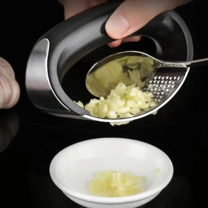 Garlic Presser Alat Penghancur Bawang Putih Stainless Parutan Bawang Onion Crusher Penggerus Bawang