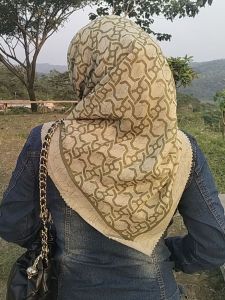 kerudung segi 4 terbaru 2024 jilbab warna motif