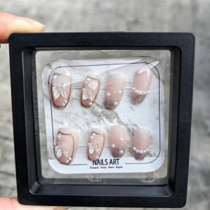 8 pieces/box nail art pieces a variety of styles and styles to choose from low-key luxury to wear nails. It is suitable for womens daily