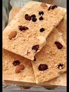 Cranberry-nut fried yogurt flakes oat milk flakes milk-dried fruit pieces crushed oats and nuts with a rich milky flavor  Nuts fried yogurt slices Oatmeal nuts