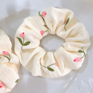 [Handmade] Scrunchies cột tóc vải họa tiết chú gấu nâu và phô mai dễ thương dành cho bạn nữ