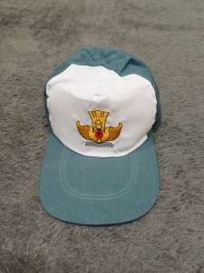 Topi abu putih SMA pengikat karet elastis