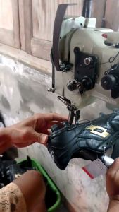 sepatu bola terlaris// kulit premium// sepatu lapangan// sepatu bola pria wanita terbaru