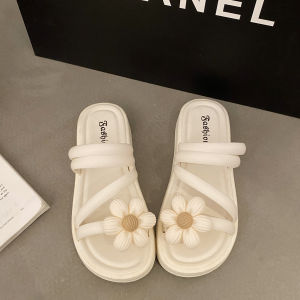 Sweet flower sandals for women versatile with thick soles for outdoor wear cool slippers and beach shoes
