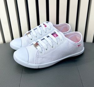 J รองเท้านักเรียน รองเท้านักเรียนหญิงรองเท้า มีทั้งวอร์มขาว และหนังดำ Size 30-43 ราคาป้าย 305-425 บาท