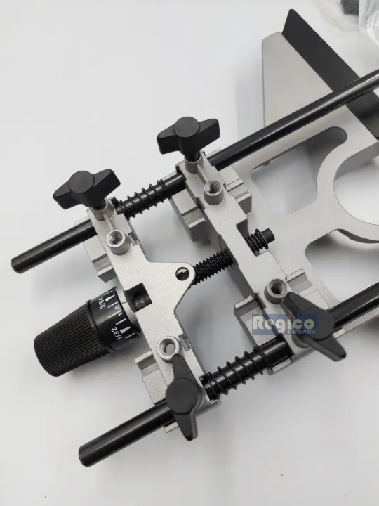 Bosch%20RA1054%20Precision%20Parallel%20Guide%20for%20Router%20with%20Fine%20Adjustment%20Bosch%20Accessories%20Regico%20Hardware%20-%20Image%204