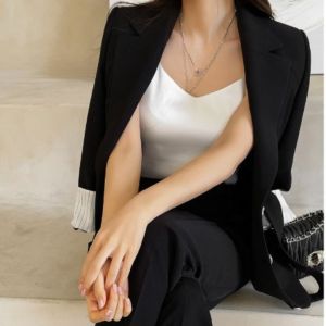 Áo 2 dây nữ cổ tim mặc trong vest
