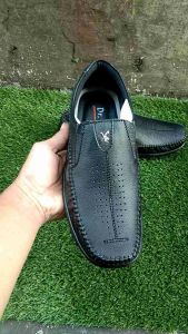 Sepatu Kasual Pria Kulit Asli: Tips Memilih dan Menggunakannya